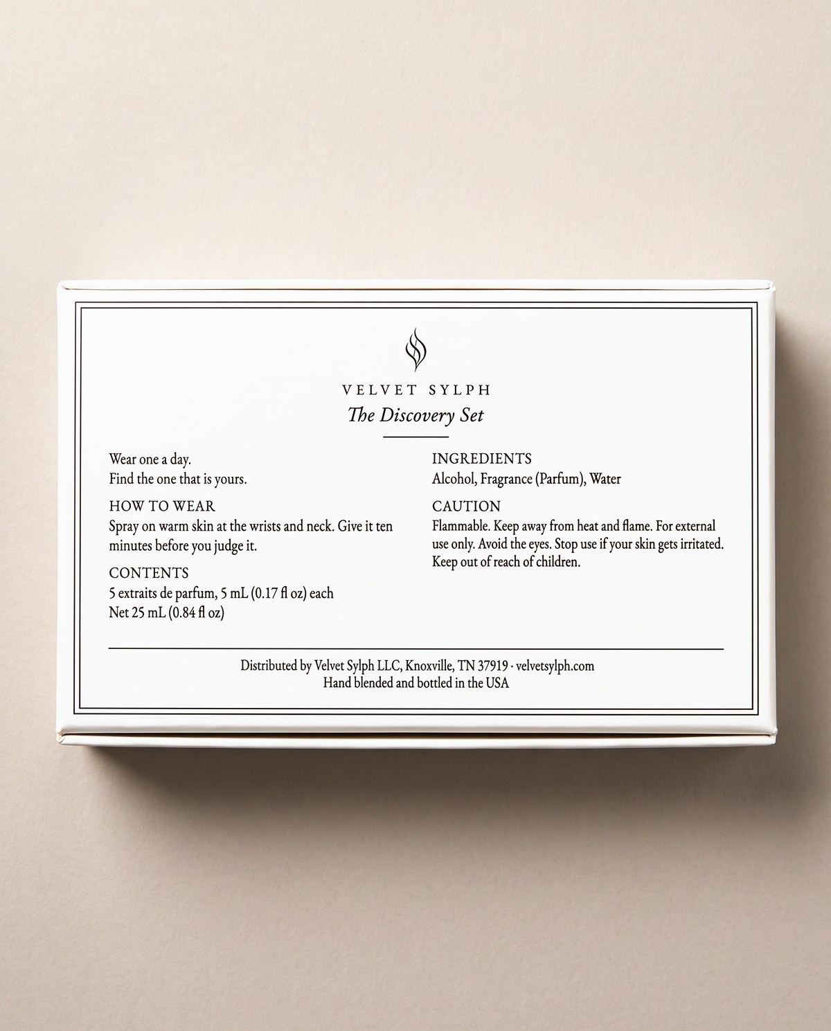 The back of the Discovery Set box: how to wear, contents of five 5 mL extraits de parfum, ingredients and caution